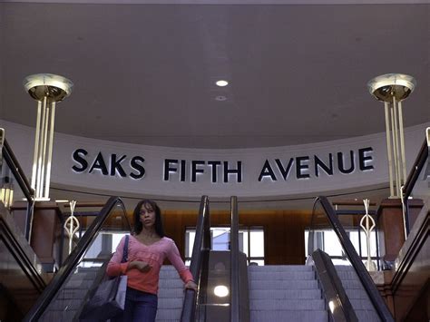 saks fifth avenue phipps plaza